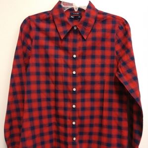Women's Gap plaid long sleeve shirt